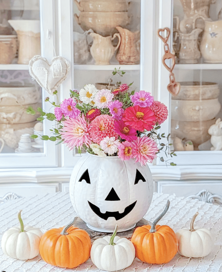 25 Fun and Spooky Halloween Centerpiece Ideas To Decorate Your Table (DIY and Easy to Recreate)